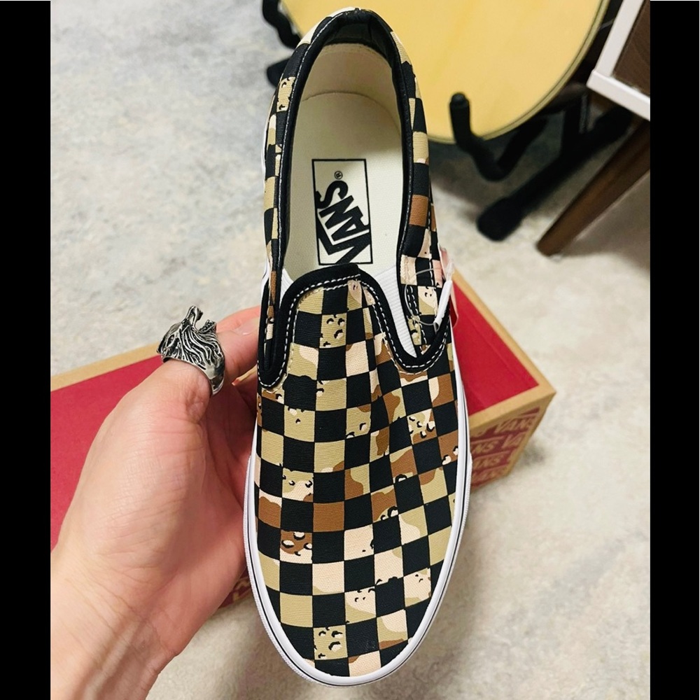 NIB Women Size 7.5 Vans Classic Slip-on Checkboard Shoes Camo-desert/True White - Picture 6 of 11